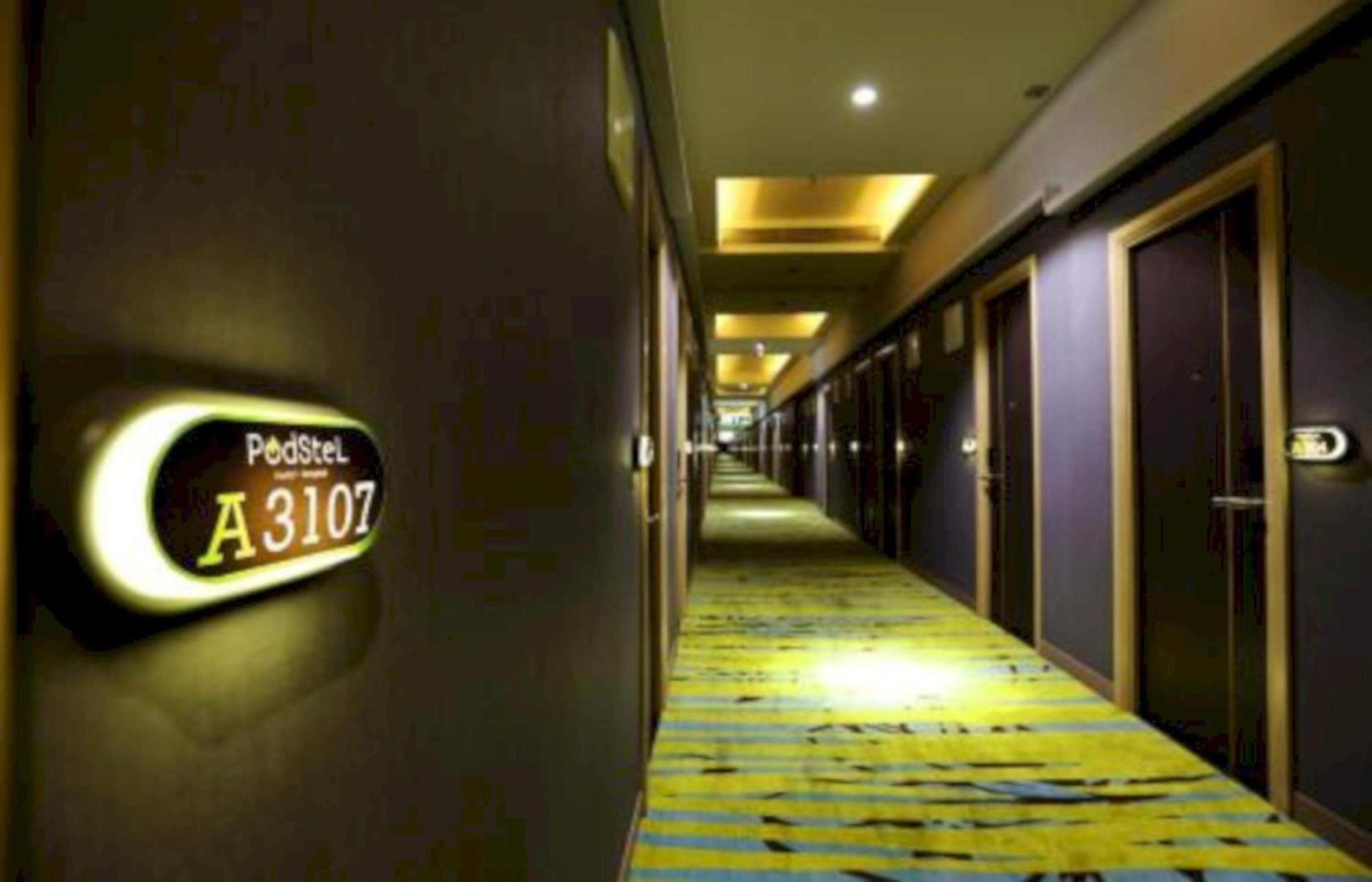 Capital O 75451 Podstel Hostel Bangkok Exterior foto